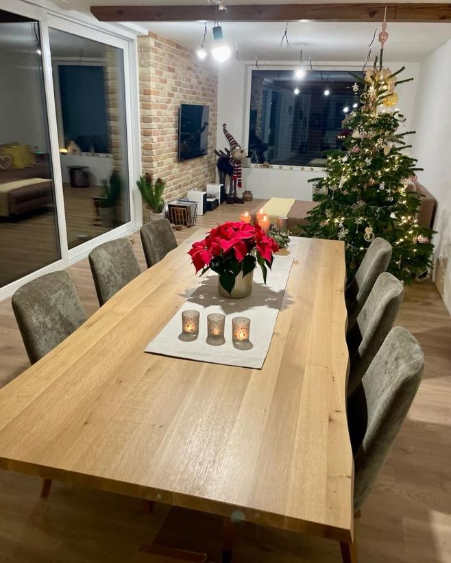 Potrebujete stôl do Vianoc? Využite našu skladovú ponuku a navštívte nás v predajni R1 na Rožňavskej ulici v Bratislave. 🎄🎁